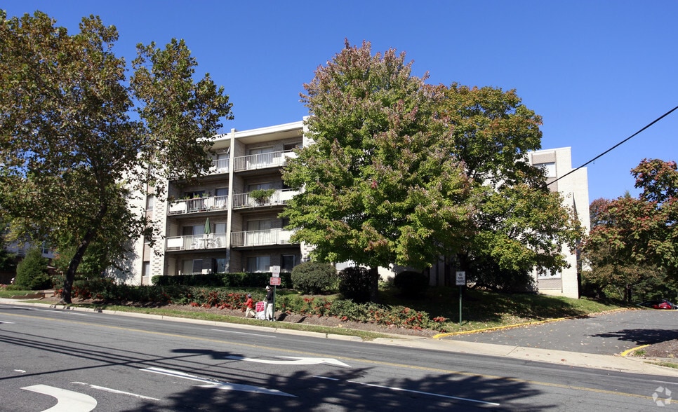 Landmark Terrace 5803 Edsall Rd Alexandria VA 22304 Apartment Finder