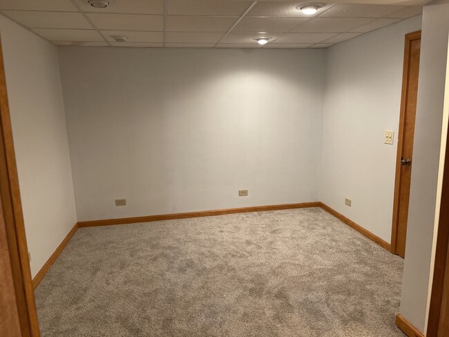 Building Photo - 601 Barbary Ln