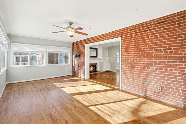 Building Photo - 3107 Valley Ln