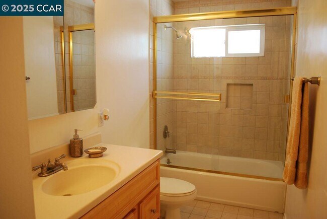 Building Photo - 2118 San Rafael Ave