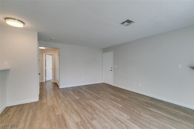 Building Photo - 350 S Durango Dr