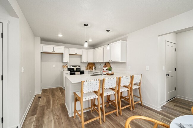 Building Photo - MODERN FINISHES!! 3 Bedroom, 2.5 Bathroom Home in Knoxville!