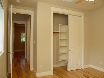 Building Photo - UT PRE-LEASE: Beautiful, Recently Constructed 6 bed/ 4 ba home in North Loop Area, Mins to UT