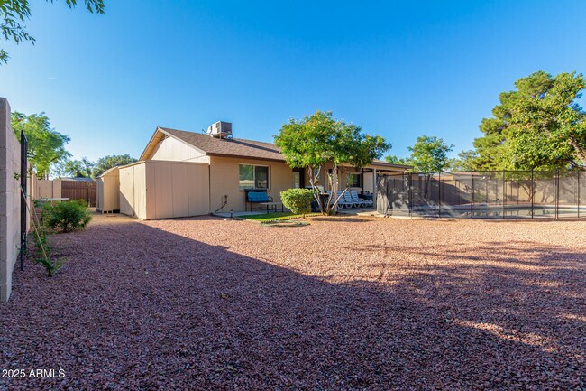 Building Photo - 4524 E Voltaire Ave