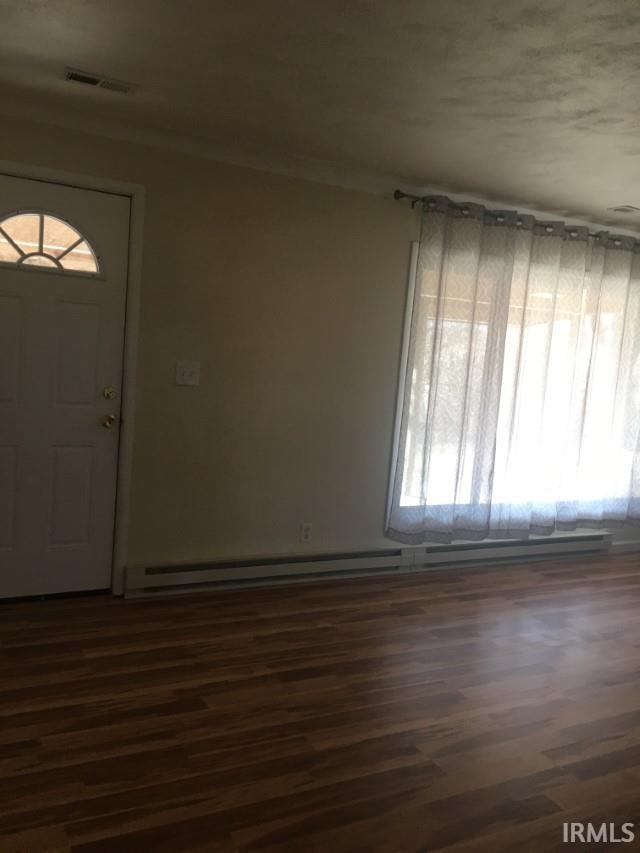 Building Photo - 615 Elm Dr