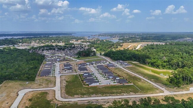 Building Photo - 18033 Martin Pines Dr