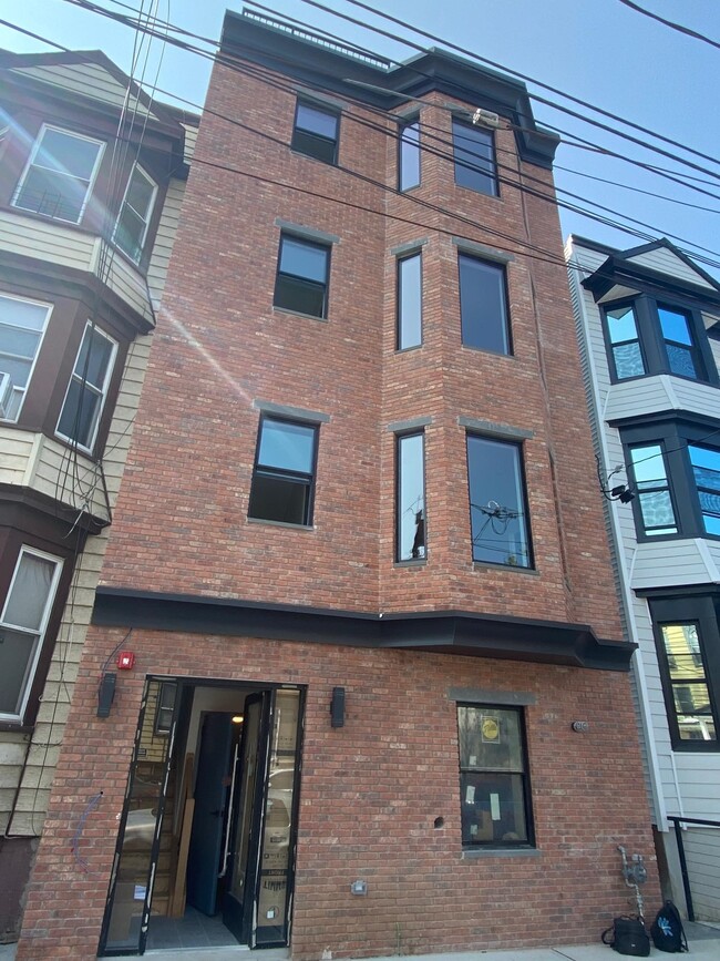 Building Photo - 41 Thorne St