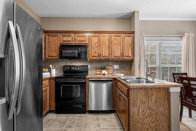 Building Photo - 15557 Floyd St