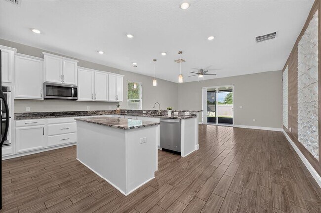 Building Photo - 3207 Palatka St