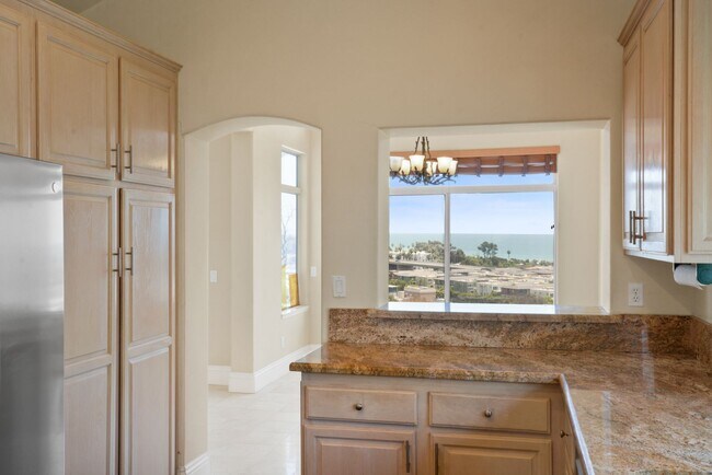 Building Photo - Stunning 3 Bed | 2.5 Bath Home with Office...