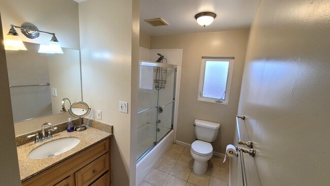 Building Photo - Epic REA - **4 Bedroom, 2.5 Bath - Ranch S...