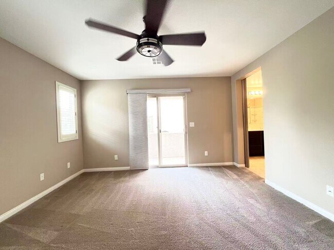 Building Photo - 10530 Siesta Key St