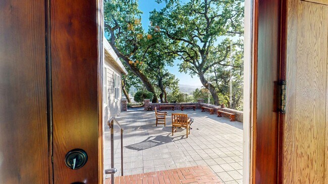 Building Photo - Experience true Wine Country Luxury living...