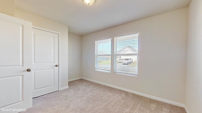 Building Photo - 400 Whispering Creek Ave