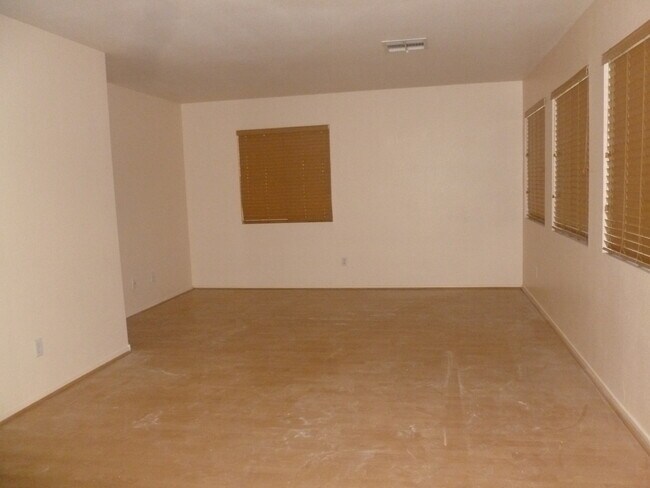 Building Photo - 1705 Encarta St