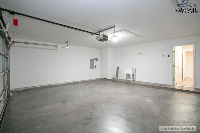 Building Photo - 8 St Andrews Ct