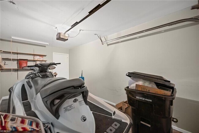 Building Photo - 2304 Bergen Ct