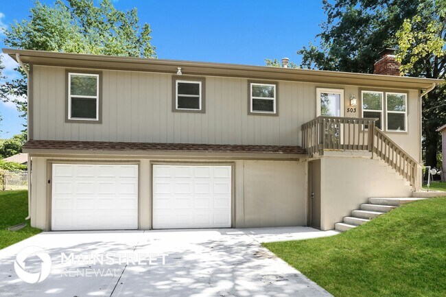 Building Photo - 503 NE Castle Dr