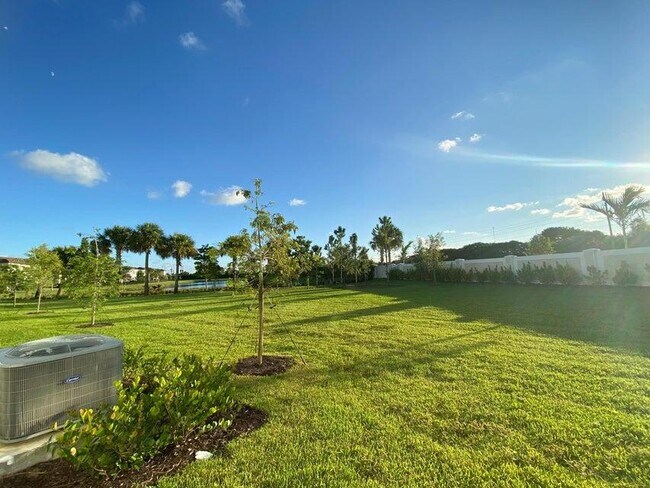 Building Photo - 4819 Navali Dr