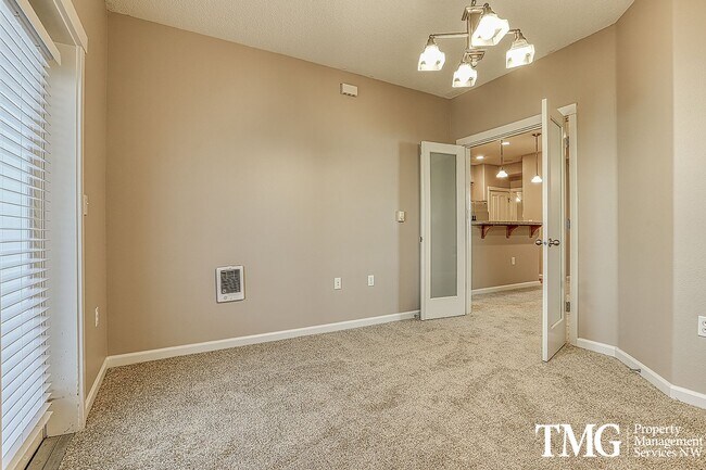 Building Photo - Beautiful Ground-Level 1 Bedroom + Bonus Room Condo 769 Sq Ft | Water/Sewer/Garbage Included