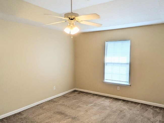 Building Photo - 407 Flowing Creek Dr