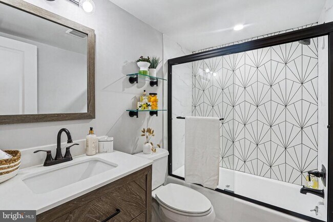 Building Photo - 4620 N Park Ave