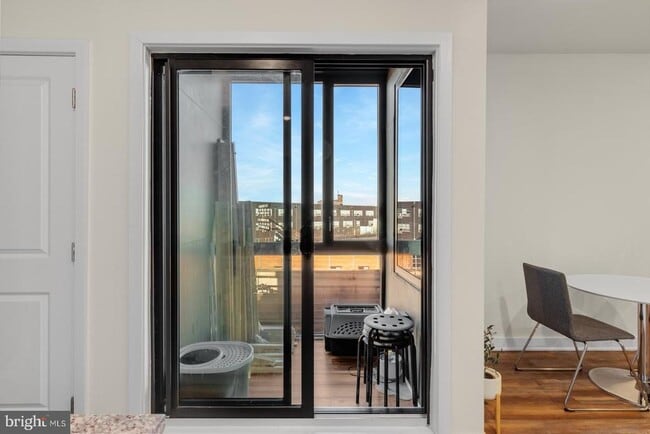 Building Photo - 2411 Kensington Ave