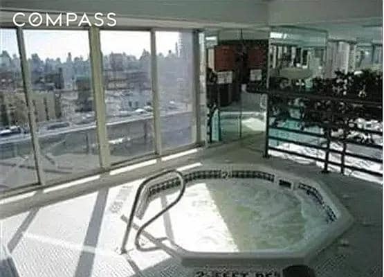 Building Photo - 250 W 90th St