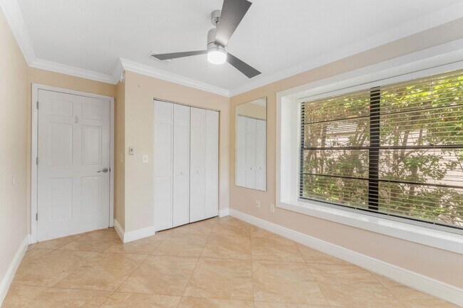 Building Photo - Stunning 3 BR/2 BA/2 Garage Single Family Home in  highly sought-after Sweetwater Oaks!