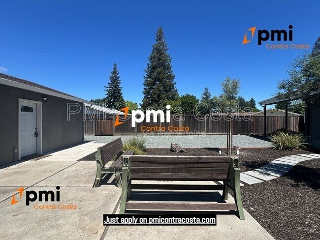 Building Photo - 1173 Las Juntas Way