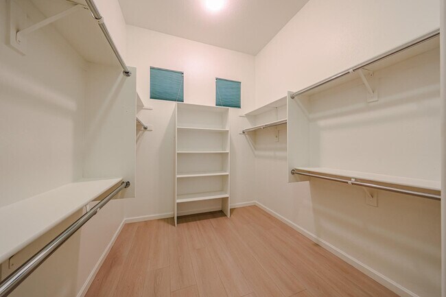 Building Photo - 4536 W Villa Linda Dr