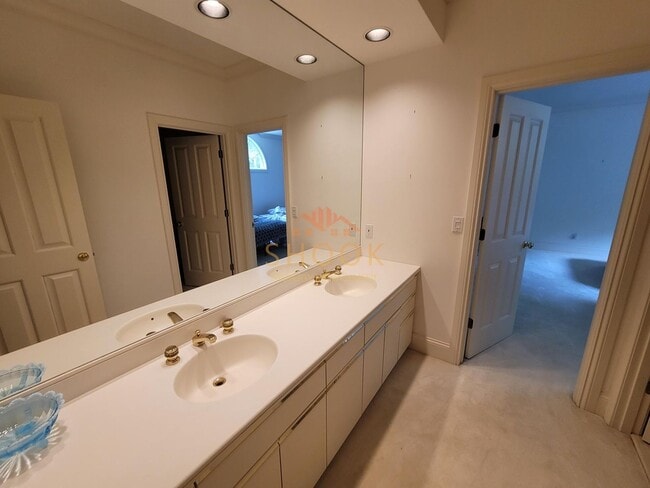 Building Photo - STUNNING LUXURY HOME - EVERYTHING YOU NEED - SHORT-TERM AND FURNISHED OPTIONS AVAILABLE