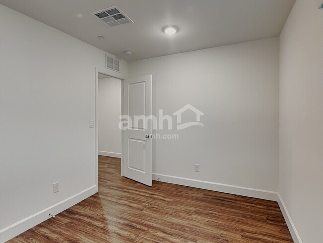 Building Photo - 3324 Blodwen St