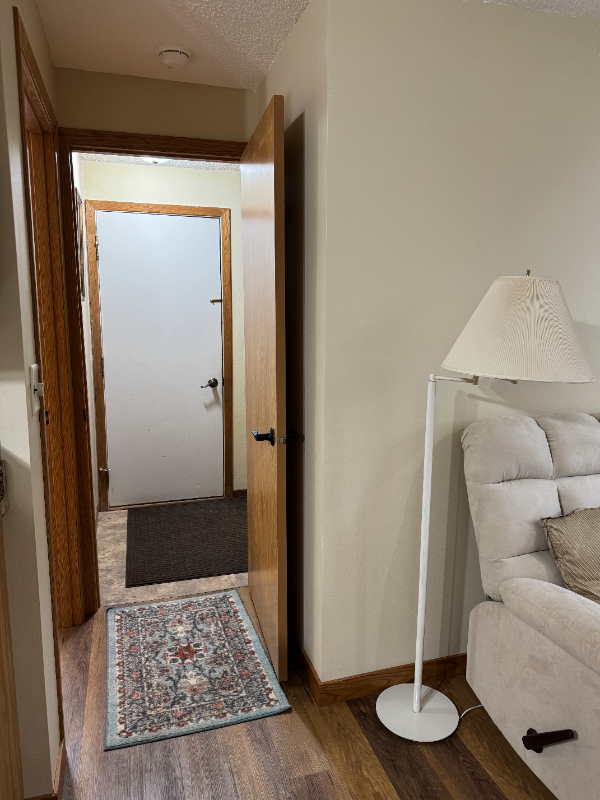 Building Photo - 5509 Meadowlark Dr