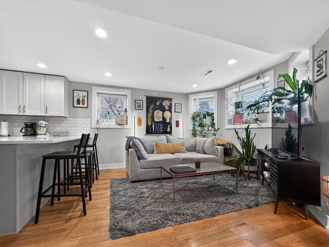 Building Photo - 3534 W Wrightwood Ave