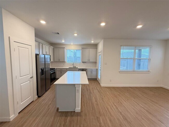 Building Photo - 5111 Visionary Dr