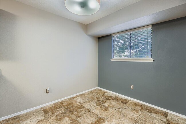 Building Photo - 9802 Briar Ridge Dr