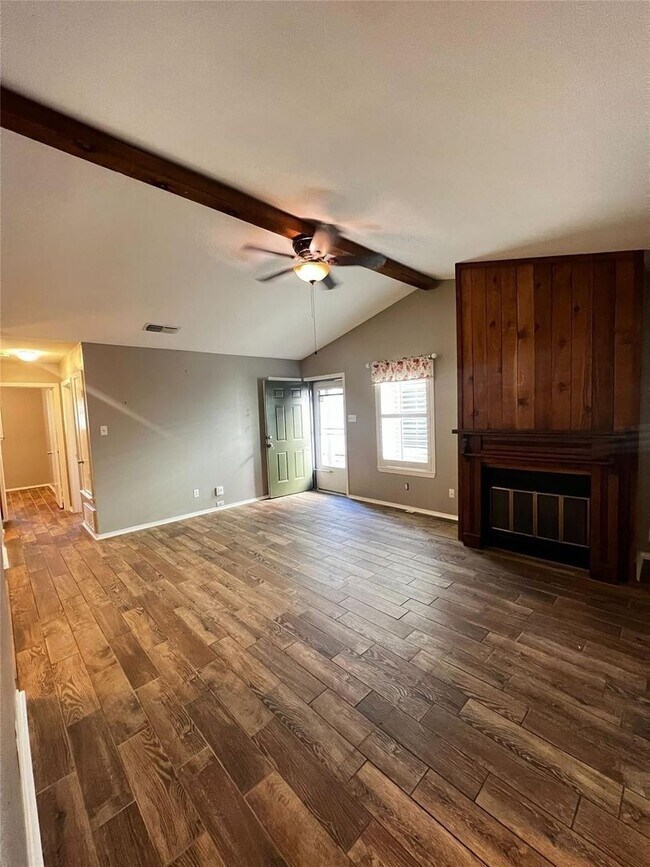 Building Photo - Awesome move in Ready Home!!