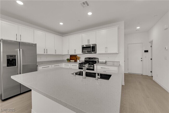 Building Photo - 334 Laurel Peak Dr
