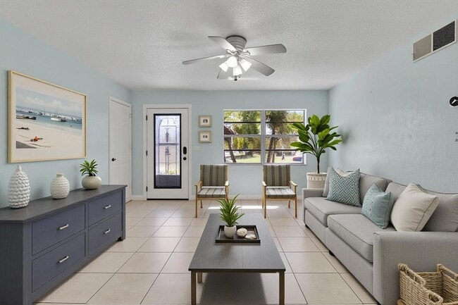 Building Photo - 2145 5th St