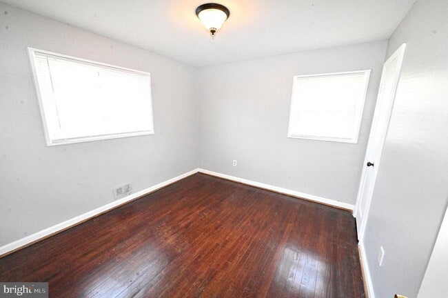 Building Photo - 2610 Lakehurst Ave