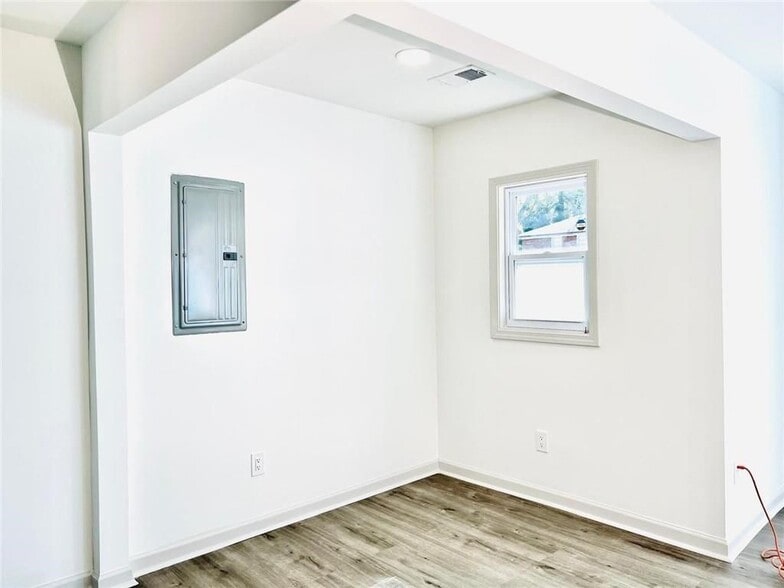 Building Photo - 1122 Elaine Dr