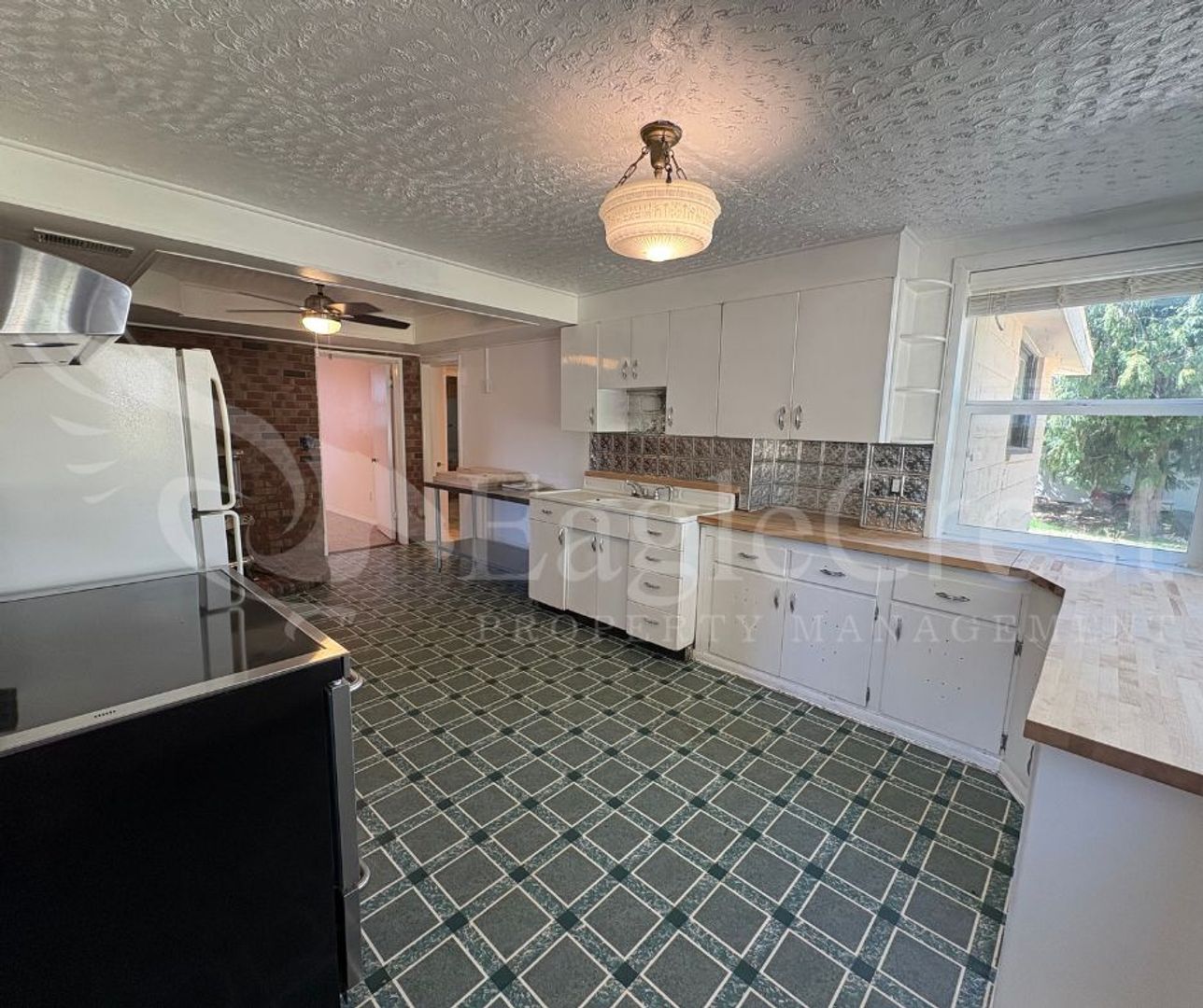 Building Photo - 603CHERRY