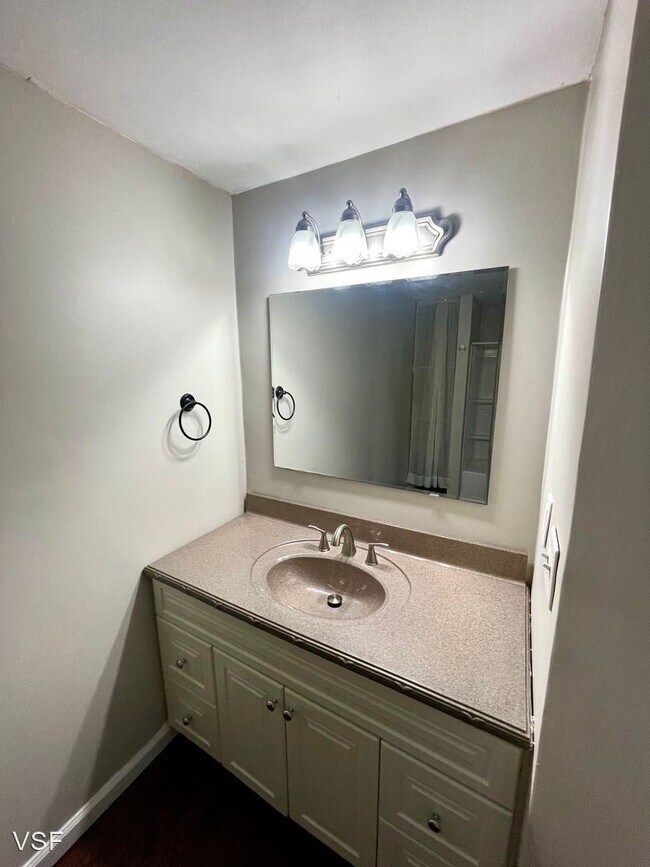 Building Photo - 3 br, 1 bath House - 328 Morehead St.