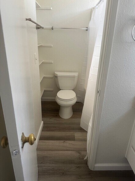 Building Photo - 713 Alturas Ln