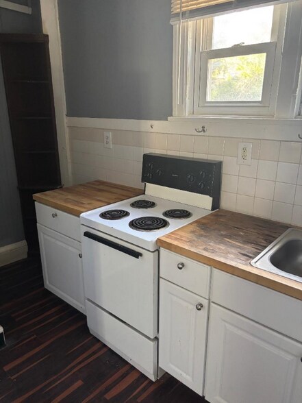 Building Photo - 1603 Riverside Dr