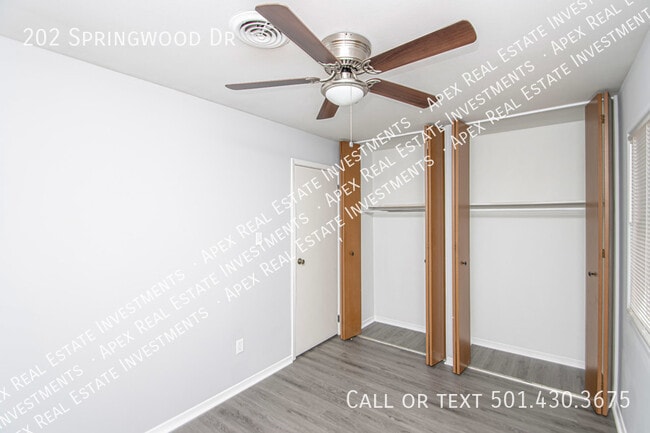 Building Photo - 202 Springwood Dr