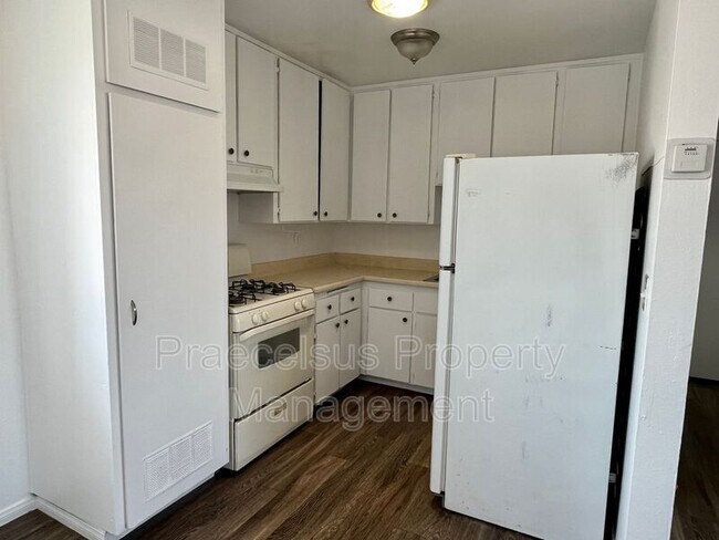 Building Photo - 324 Zenith St