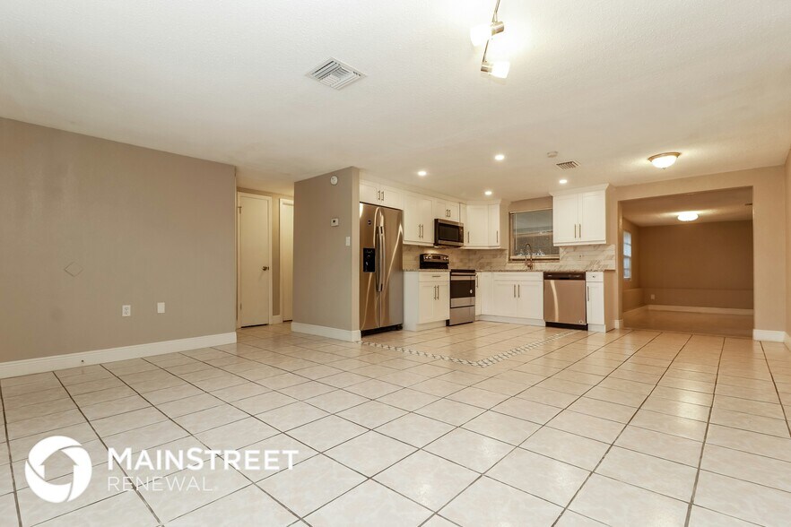 Building Photo - 9226 Rainbow Ln