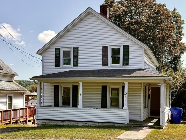 Building Photo - 257 Litchfield St